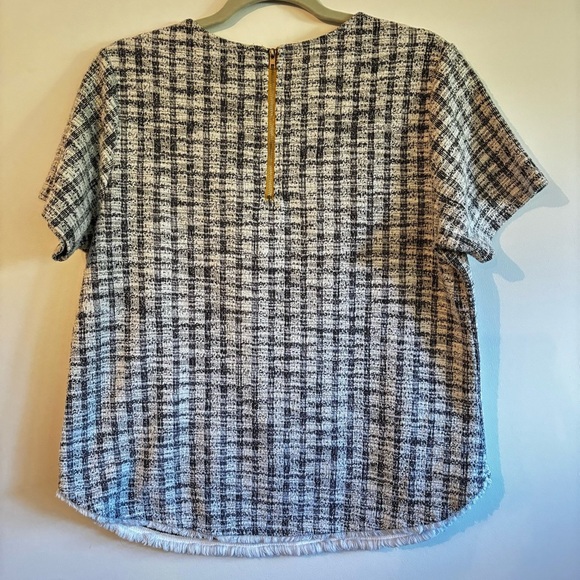 W5 Women’s Large Tweed Fringe Raw Hem Top Black White - Picture 2 of 2